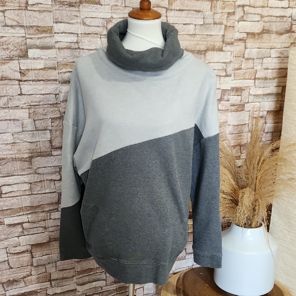 Gap Fit Gray Colorblock Turtleneck Sweatshirt